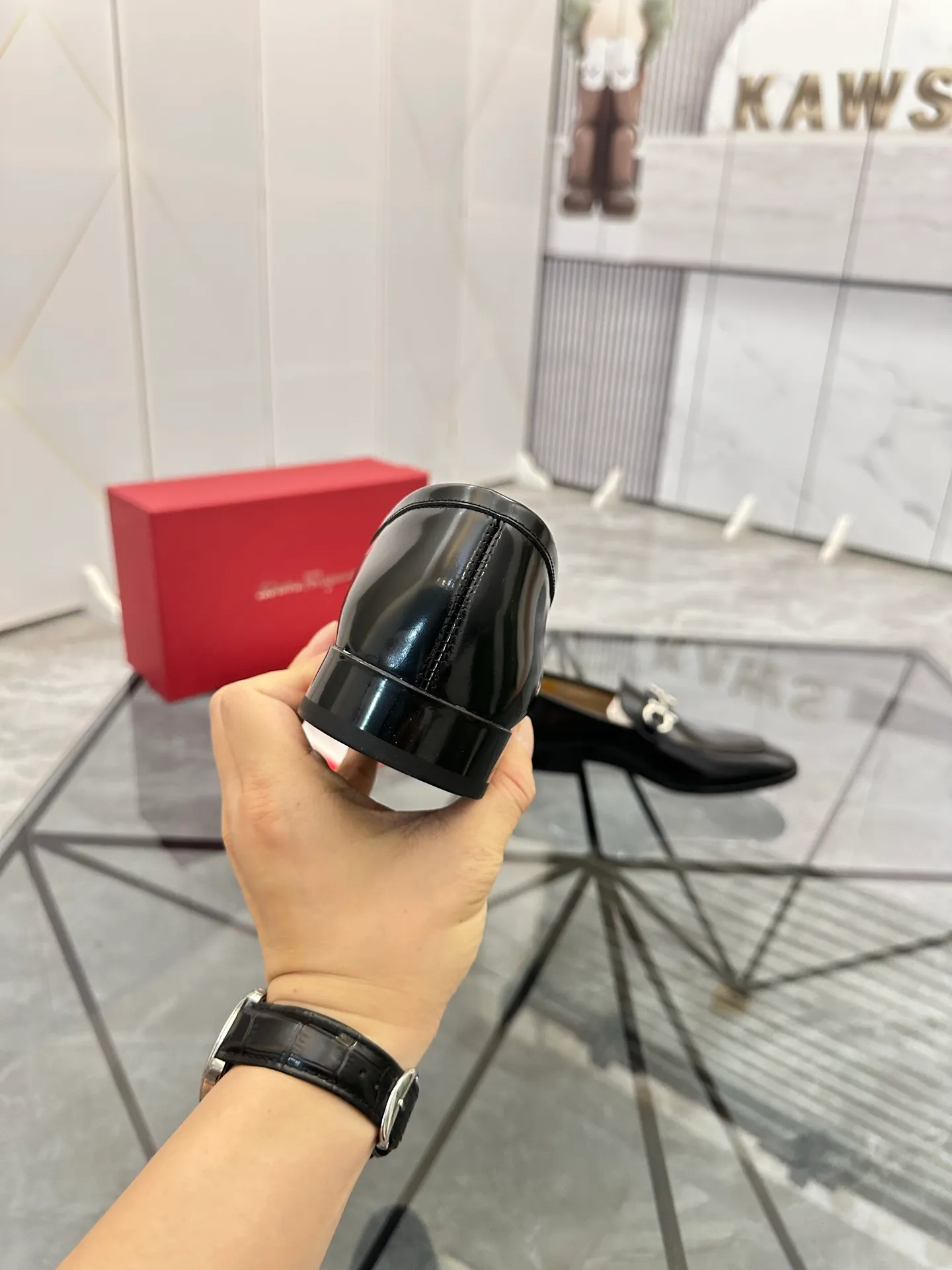 Men's shoes: 💰P640¥ High-end quality Product trademark: Ferragamo* "Ferragamo*" leather shoes Regular size: 38-44 (can be customized to 45.46.) Product materials: imported first-layer cowhide leather upper, cowhide lining, original outsole. Number: 688